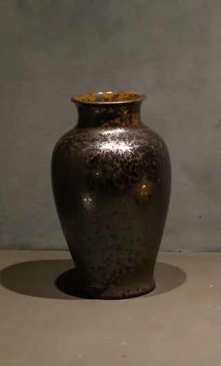 二代 叶 松谷（哲夫）｜赤絵金蘭手草花文蓋物