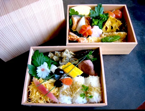 Enjoy Japanese bento in a traditional house