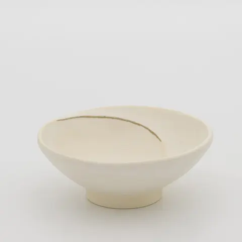 白釉稜線酒盃