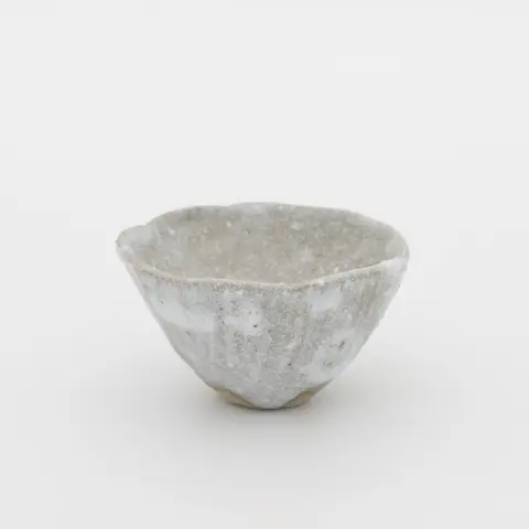 白釉酒盃